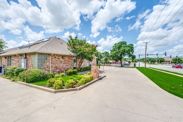 501 W Harwood Rd, Hurst, TX 76054